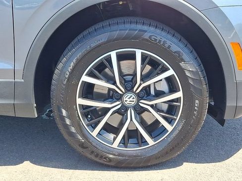 Used 2021 Volkswagen Tiguan SE w/ Panoramic Sunroof Package AWD/4WD image 9