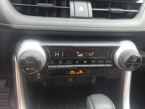 Used 2025 Toyota RAV4 LE AWD/4WD image 21