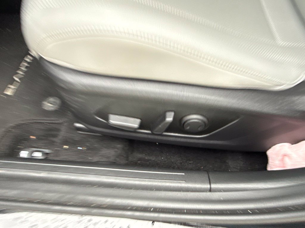 Used 2024 Hyundai Elantra Limited FWD image 13