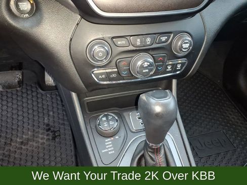 Used 2021 Jeep Cherokee Trailhawk w/ Technology Group image 19