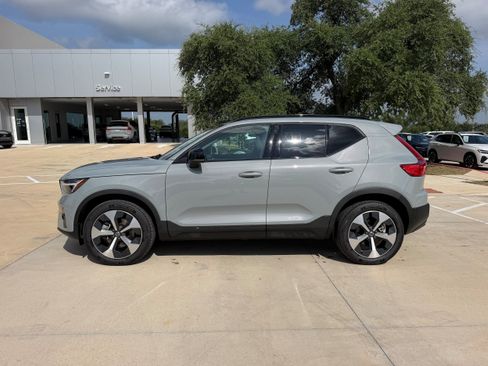 Certified 2026 Volvo XC40 B5 Plus AWD/4WD image 3