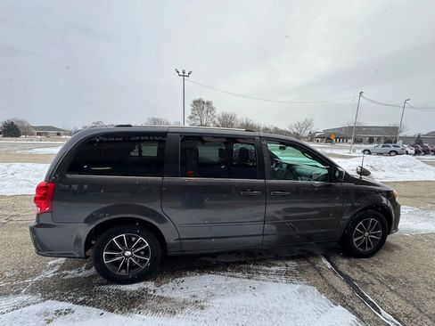 Used 2017 Dodge Grand Caravan SXT FWD image 6