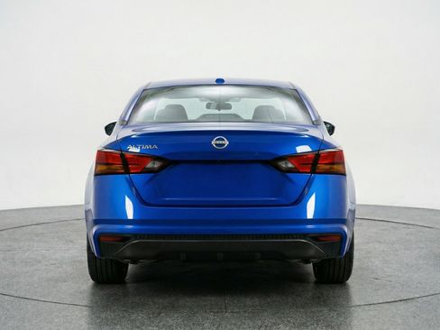 Used 2025 Nissan Altima 2.5 SV image 7