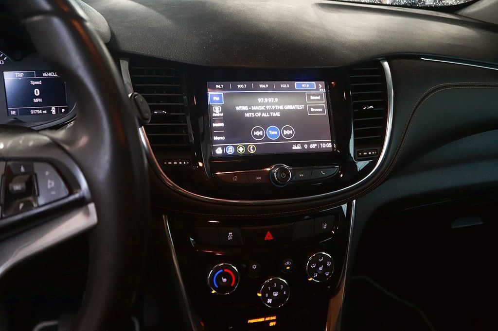 Used 2018 Chevrolet Trax Premier w/ Midnight Edition AWD/4WD image 18