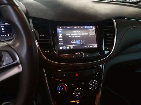 Used 2018 Chevrolet Trax Premier w/ Midnight Edition AWD/4WD image 18