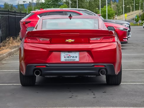 Used 2018 Chevrolet Camaro LT RWD image 4