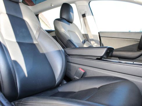 Used 2022 Tesla Model Y Long Range image 20