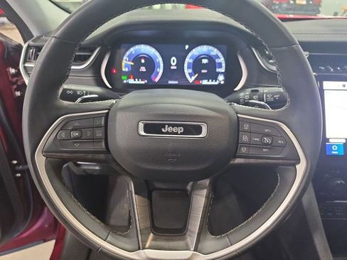 Used 2023 Jeep Grand Cherokee Limited AWD/4WD image 19