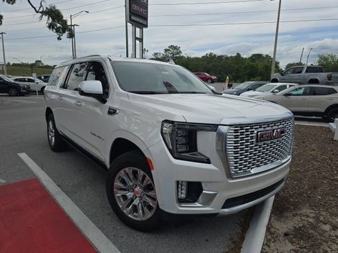 Used 2024 GMC Yukon XL Denali w/ Advanced Technology Package AWD/4WD image 3