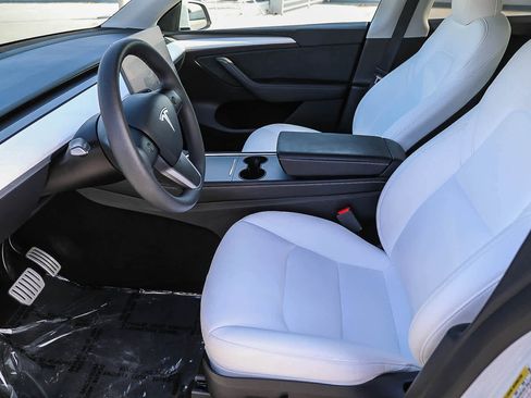 Used 2024 Tesla Model Y Performance AWD/4WD image 17