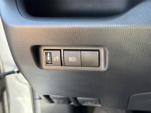 Used 2025 Toyota RAV4 XLE FWD image 39