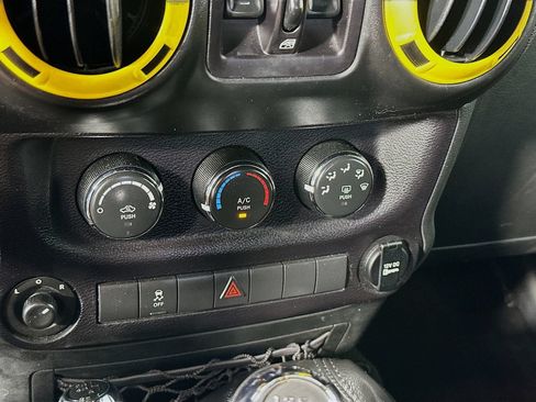 Used 2017 Jeep Wrangler Unlimited Sport w/ Quick Order Package 23S AWD/4WD image 13