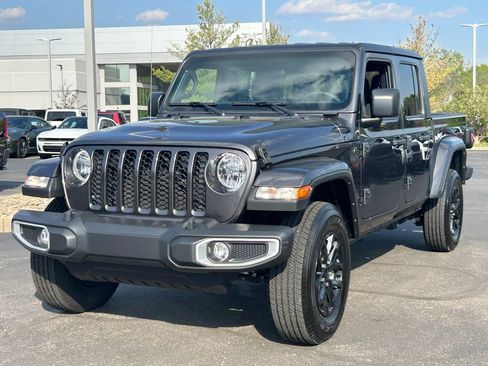 Used 2023 Jeep Gladiator Sport AWD/4WD image 3