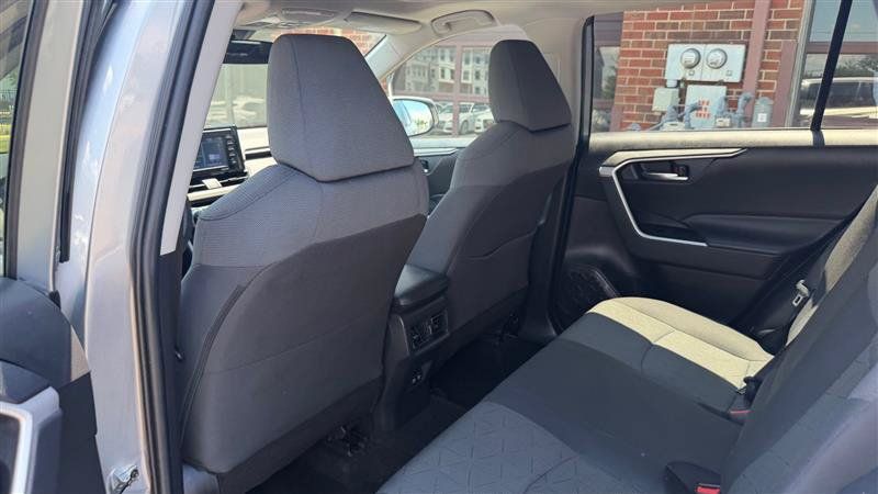 Used 2020 Toyota RAV4 XLE w/ Convenience Package FWD image 21