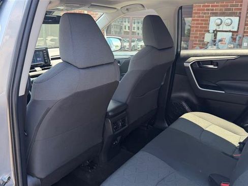 Used 2020 Toyota RAV4 XLE w/ Convenience Package FWD image 21