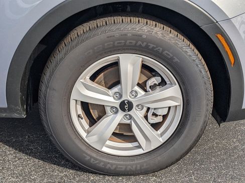 Used 2025 Kia Sorento LX image 9