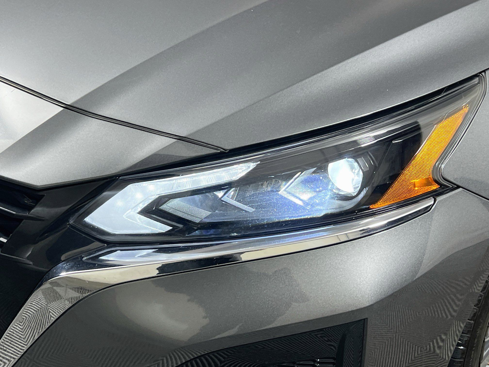 Used 2024 Nissan Altima 2.5 SV FWD image 11