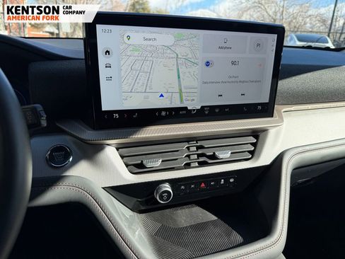 Used 2025 Ford Explorer Active image 23