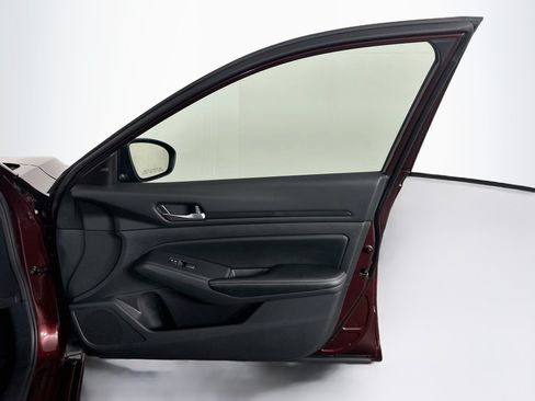 Used 2024 Nissan Altima 2.5 SV FWD image 29