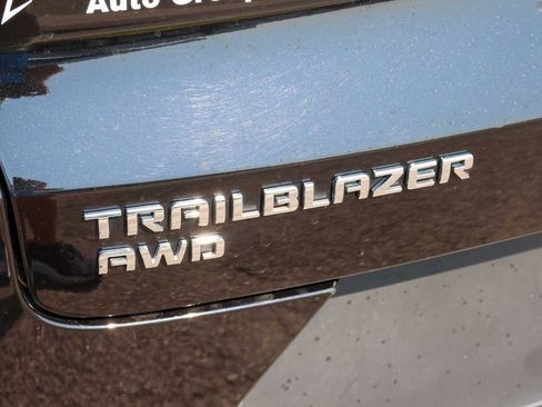 Used 2025 Chevrolet TrailBlazer LT AWD/4WD image 8