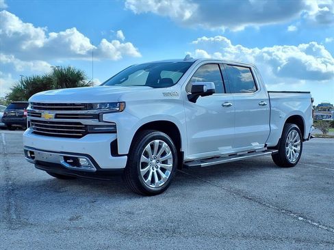 Used 2019 Chevrolet Silverado 1500 High Country w/ Technology Package image 3