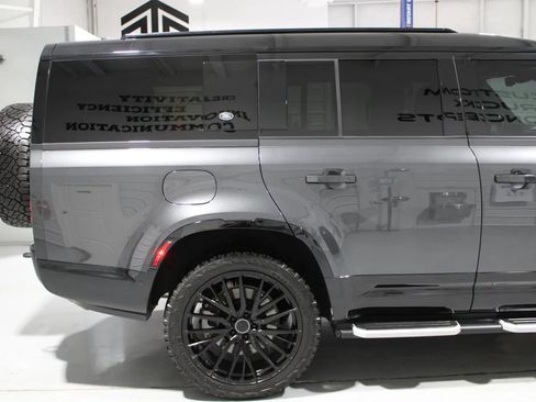 Used 2023 Land Rover Defender 130 X-Dynamic SE AWD/4WD image 36