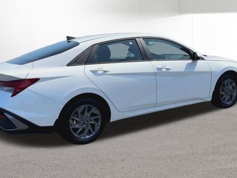 Used 2025 Hyundai Elantra Blue FWD image 77