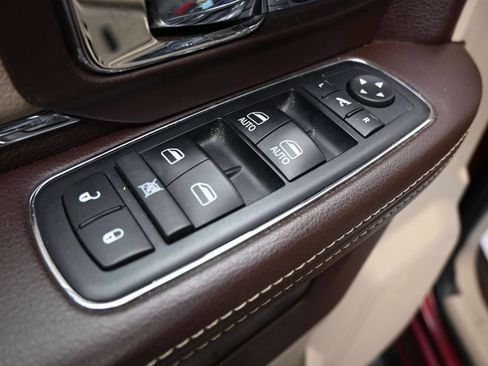 Used 2017 RAM 1500 Laramie w/ Convenience Group AWD/4WD image 11