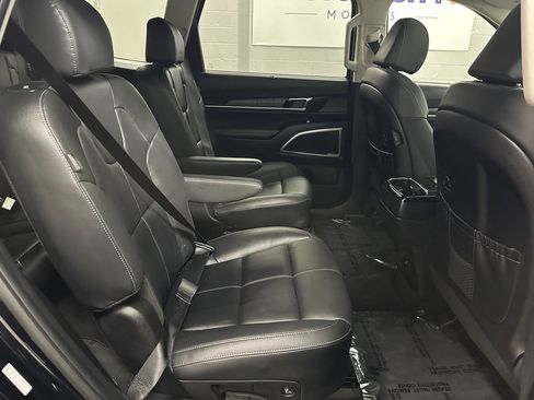 Used 2024 Kia Telluride EX w/ EX Captain's Chair Package AWD/4WD image 21