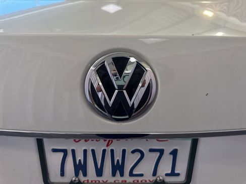 Used 2017 Volkswagen Passat 1.8T R-Line w/ R-Line Lighting Package FWD image 11