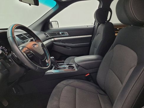 Used 2017 Ford Explorer XLT FWD image 17
