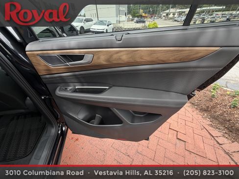 Certified 2026 Volkswagen Atlas SE w/ Panoramic Sunroof Package FWD image 2