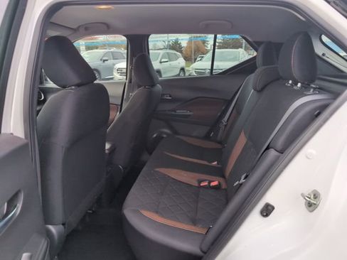 Used 2020 Nissan Kicks SR image 9