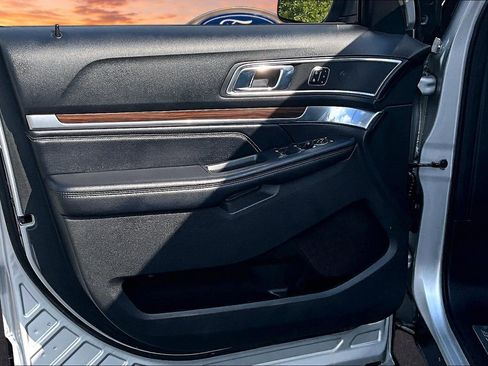 Used 2017 Ford Explorer Limited FWD image 20