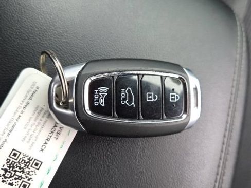 Used 2019 Hyundai Santa Fe AWD image 11