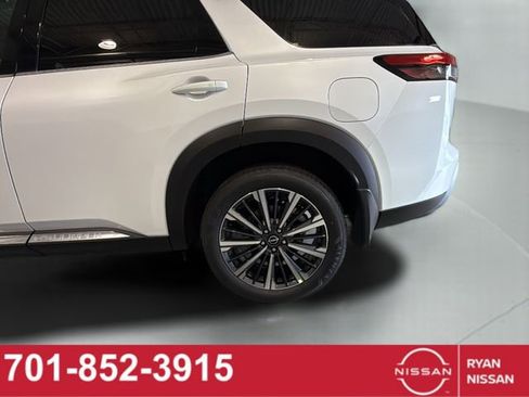 New 2026 Nissan Pathfinder Platinum AWD/4WD image 22