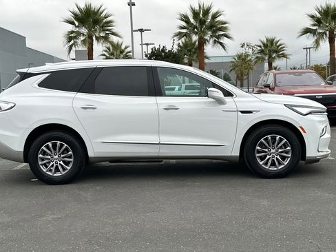 Used 2024 Buick Enclave Premium image 3