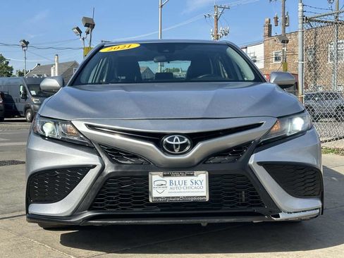 Used 2021 Toyota Camry SE FWD image 2