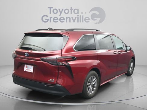 Certified 2023 Toyota Sienna XLE FWD image 13