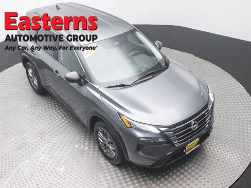 Used 2024 Nissan Rogue S AWD/4WD image 3