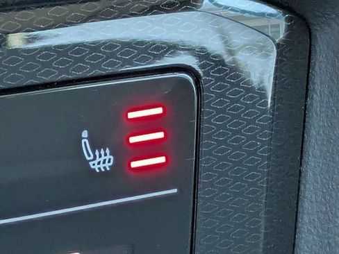 New 2026 Volkswagen Taos SE FWD image 25