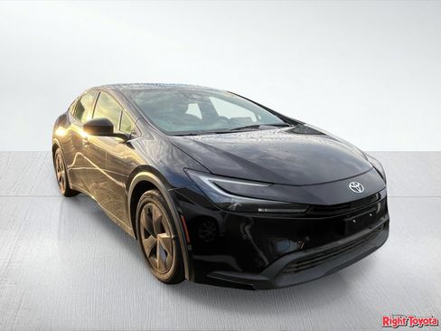 Used 2024 Toyota Prius LE FWD image 5