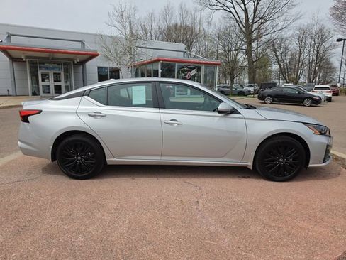 Used 2025 Nissan Altima 2.5 SV w/ SV Special Edition Package AWD/4WD image 6