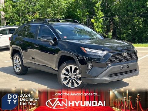 Used 2025 Toyota RAV4 XLE Premium FWD image 1