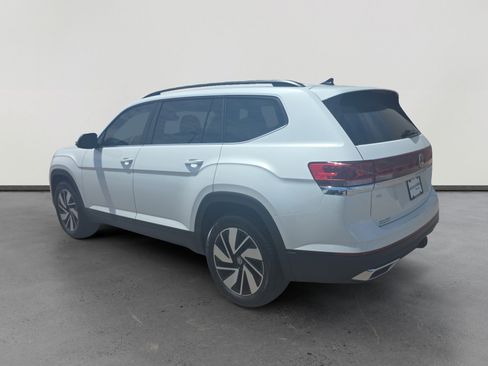 Used 2026 Volkswagen Atlas SE FWD image 3