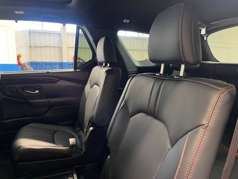 Used 2025 Honda Pilot TrailSport image 18