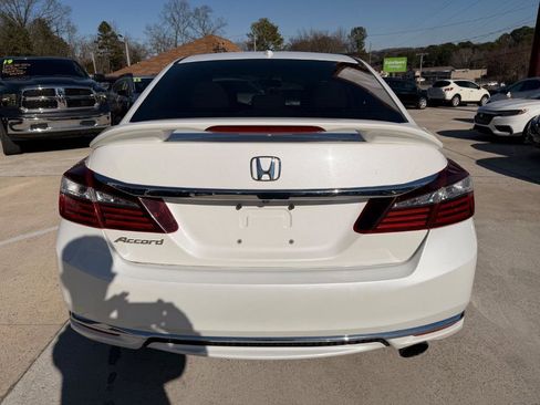 Used 2017 Honda Accord EX image 18