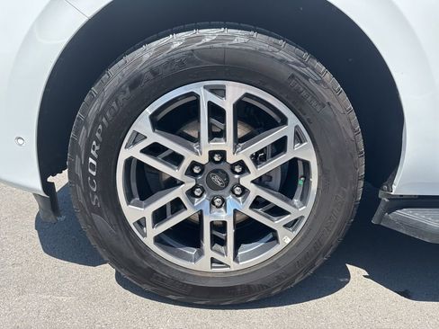 Used 2025 Ford Expedition Active AWD/4WD image 32