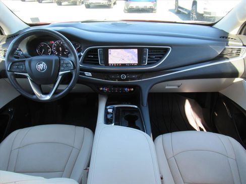 Used 2023 Buick Enclave Premium image 9