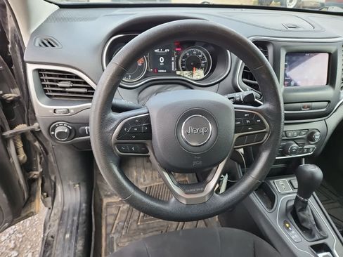 Used 2020 Jeep Cherokee Latitude image 12